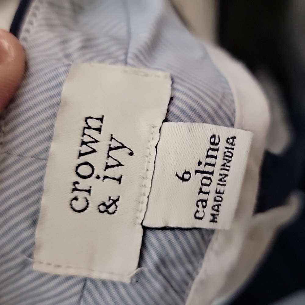 Crown & Ivy Navy Women's Shorts NWT - Picture 6 of 8